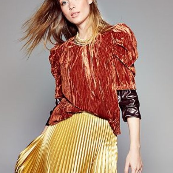 LEYDEN  Crushed Velvet Puff-Sleeve Top - Picture 3 of 5